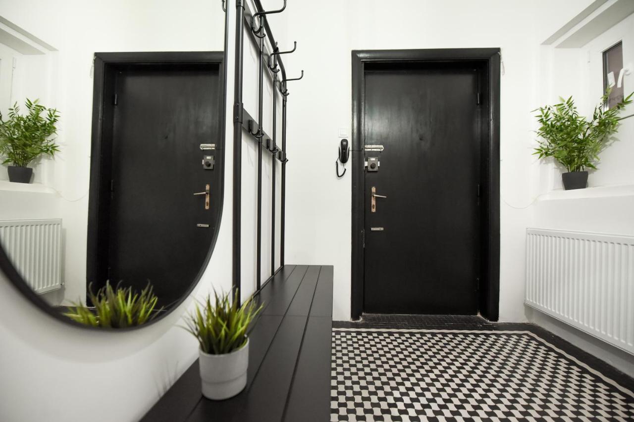 Simple Yet Stylish. Piata Revolutiei Appartamento